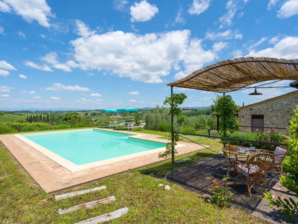 Property, Swimming Pool, Real Estate, House, Building, Home, Estate, Architecture, Grass, Residential Area