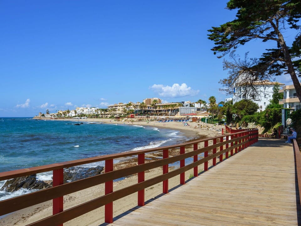 Sky, Water, Cloud, Building, Coastal And Oceanic Landforms, Fence, Beach, Tree, Leisure, Horizon