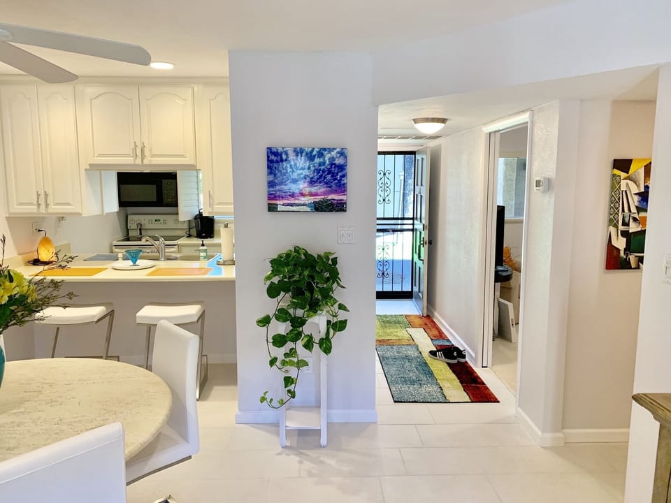 Very bright, modern, clean and dynamic living and dining space