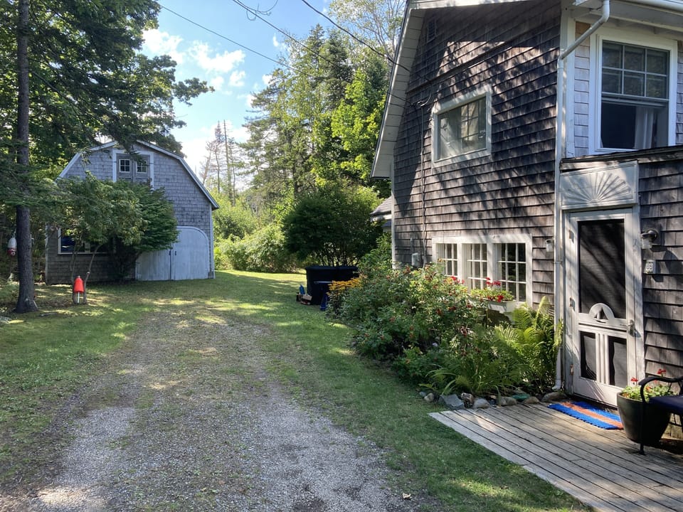 Driveway - Front Door Of Cottage - Carriage House