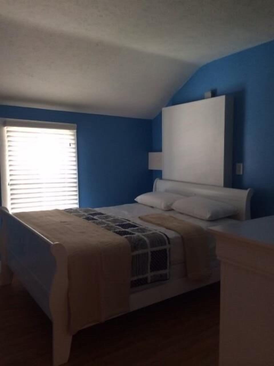 The Lake Bedroom