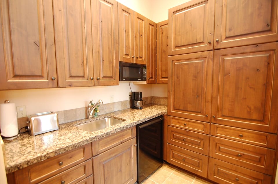 Guest Suite kitchenette with coffee maker and mini fridge 