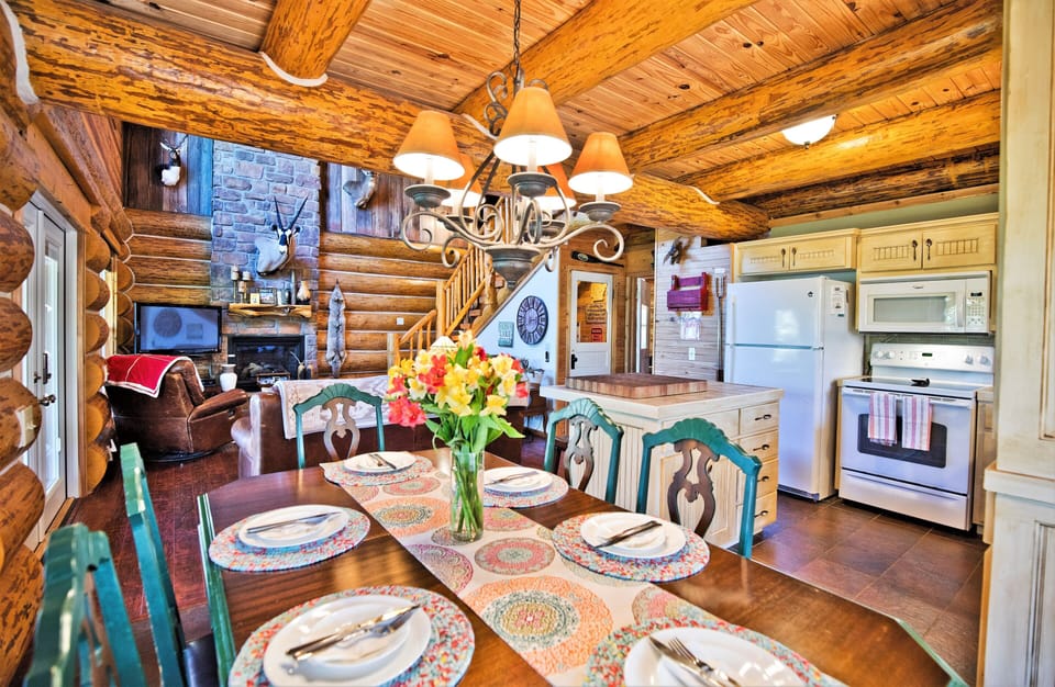 Kitchen table comfortably seats 6 with two additional seats at the island.
