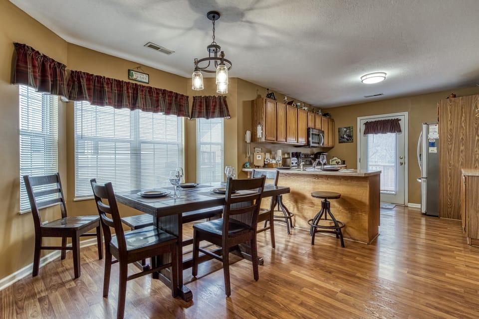 Vacation Rental in Pigeon Forge "Pigeon River Retreat" - Dining area and fully furnished kitchen