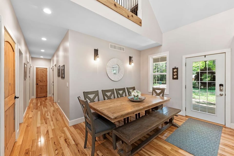 Country dining area seating for 10