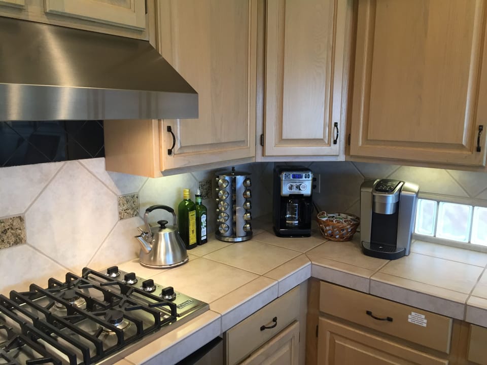 Drip coffee & Keurig single serve coffee machine complements 12 cup drip brewer.