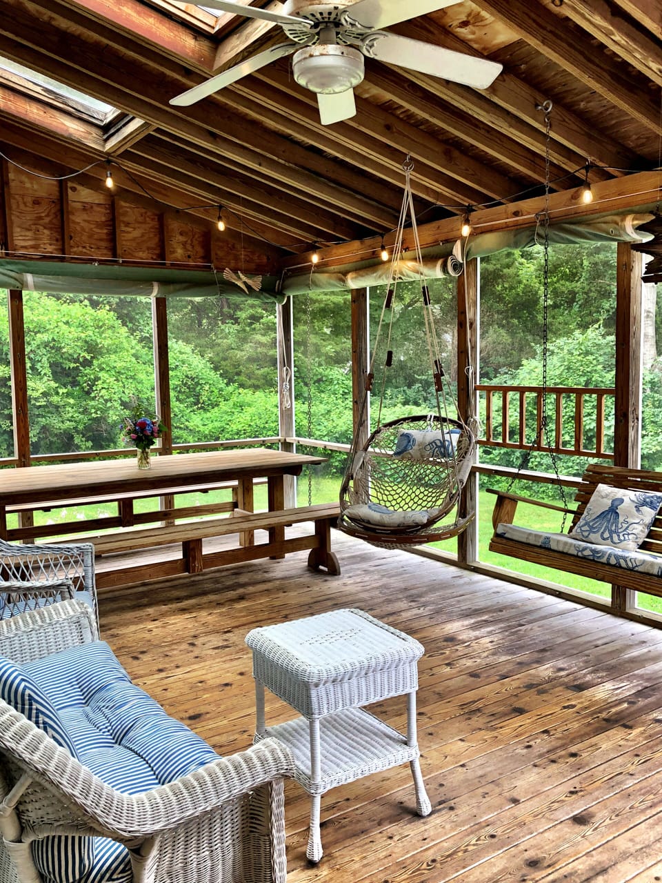 Large screened in porch off of the kitchen. Ideal spot to relax after the beach!