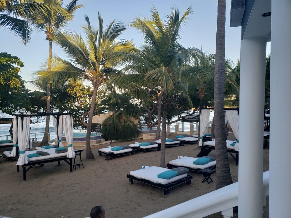 Amazing Beach bed with full service