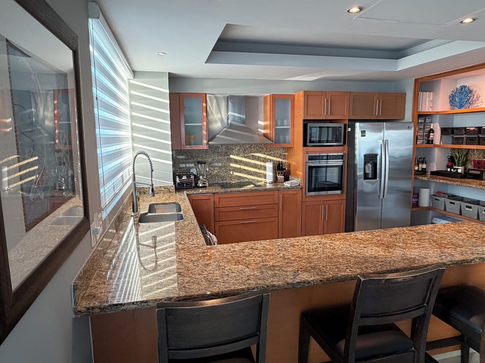 GOURMET KIITCHEN & COUNTER