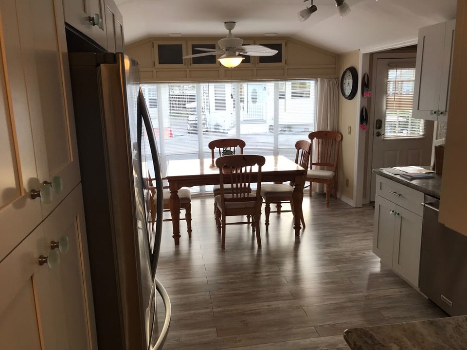 Kitchen Dining Area