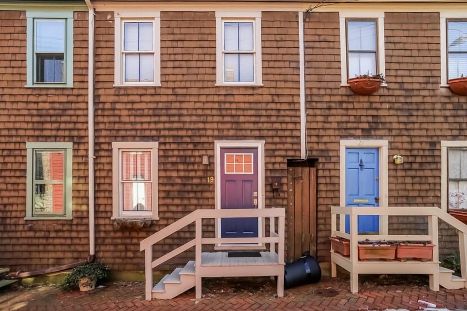 Exterior of 19 Pinkney