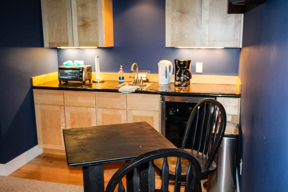 Lower-level kitchenette