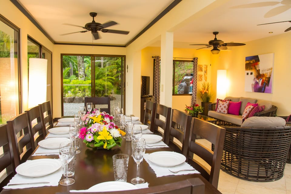 Open Plan Dinning Room And Lounge