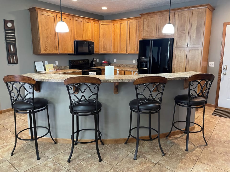 Kitchen breakfast bar