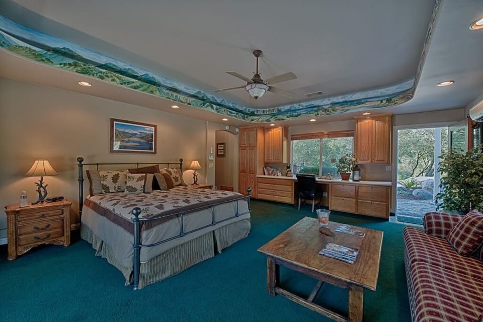 Kaweah Gem Suite- over 600 sq. ft. of beautifully appointed space, Cal King bed