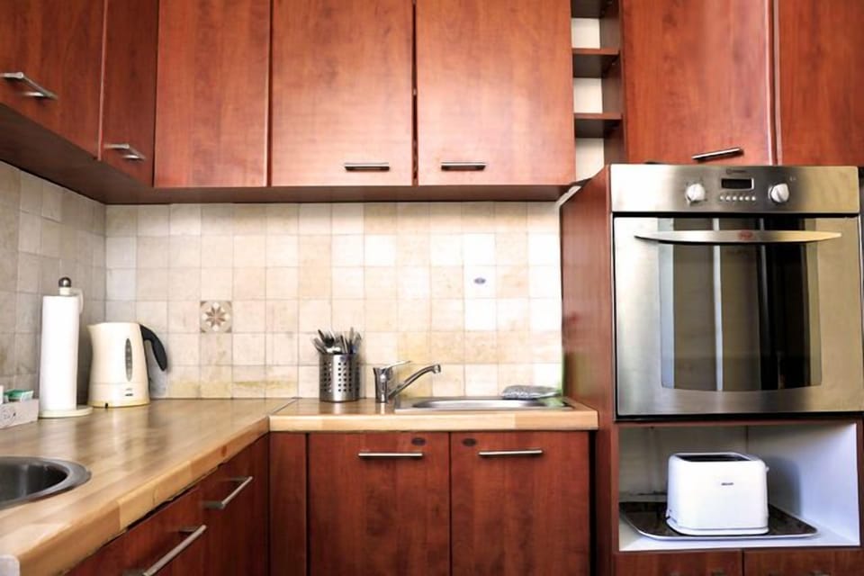 Kosher Kitchen - 2 sinks (diary / meat)