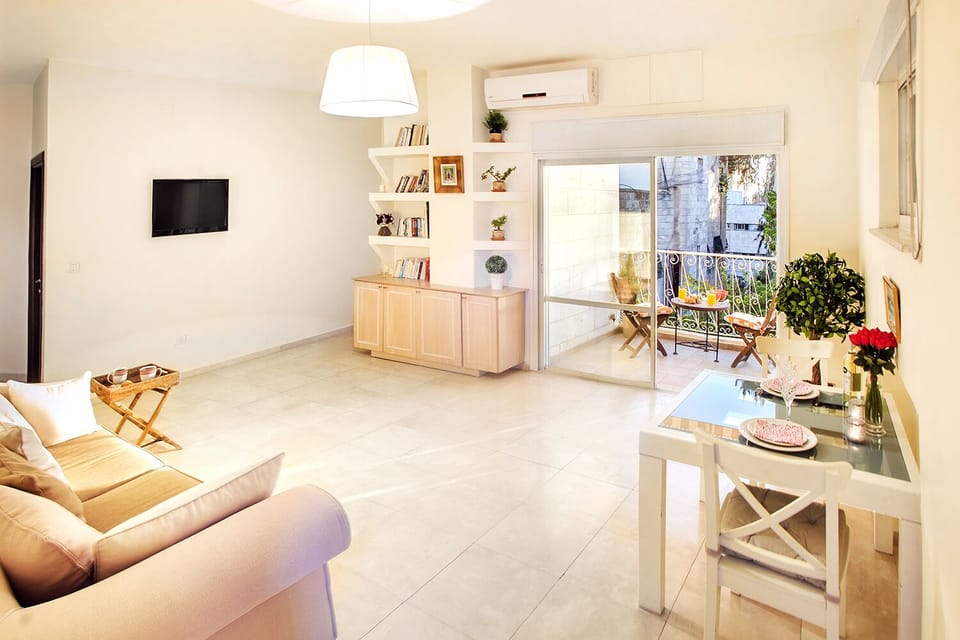 Spacious living room