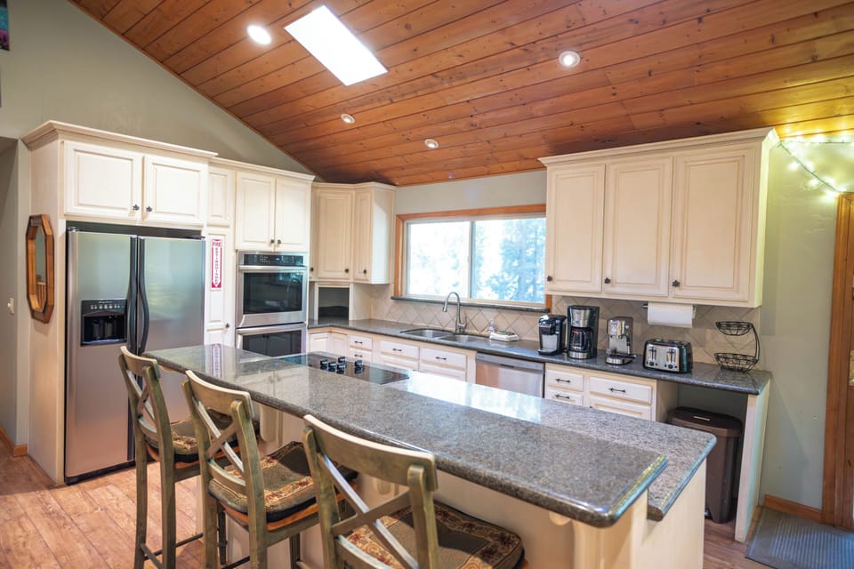 Double ovens, fridge freezer combo, and appliance garage in corner.