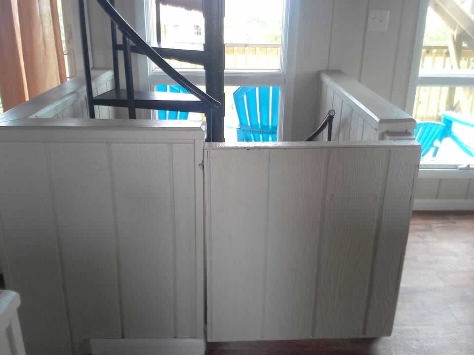 2nd floor staircase gate