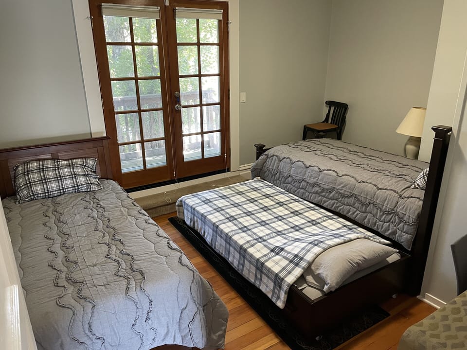 Second bedroom with trundle pulled out.