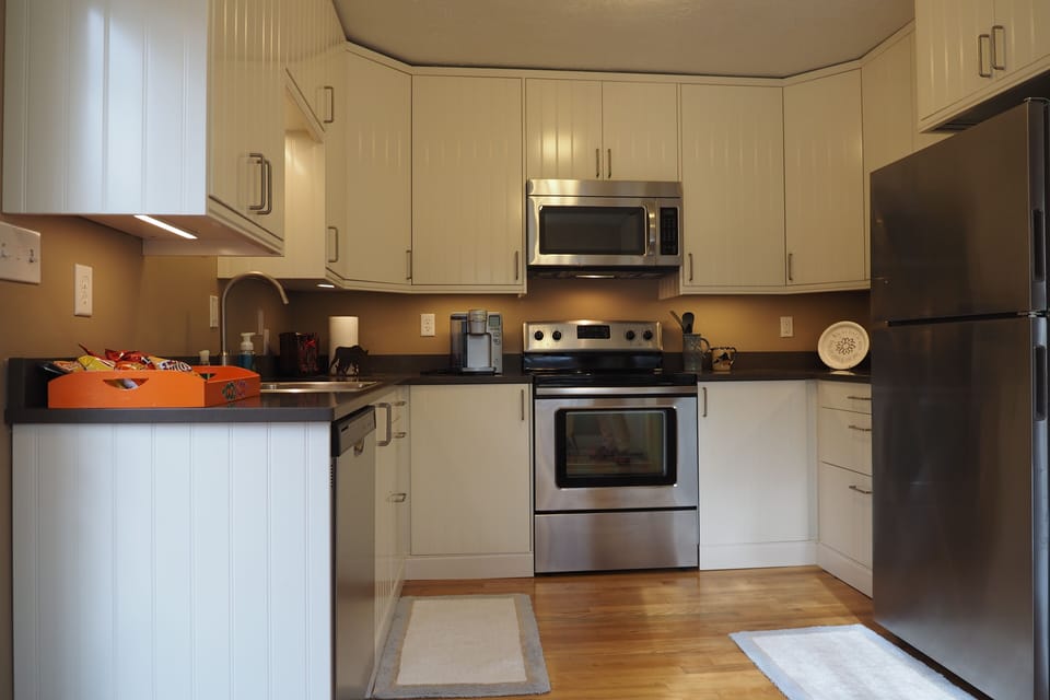 Keurig coffee maker with coffee and cream