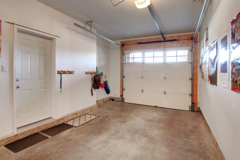 Garage only available in summer
