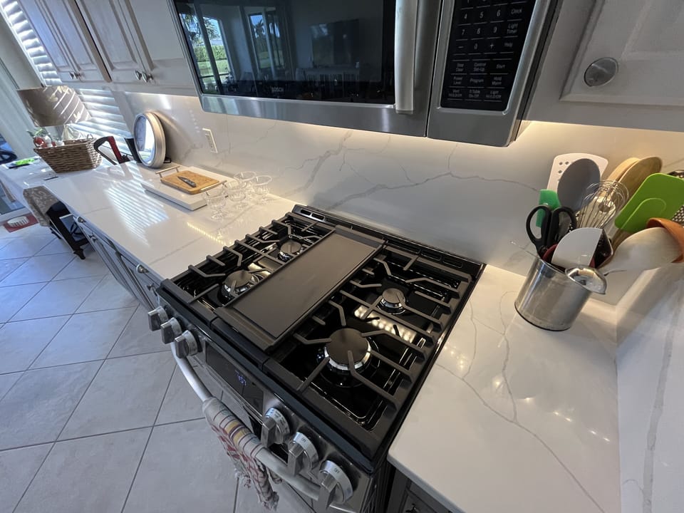 New Gas Range highlights Quart Back Splash
