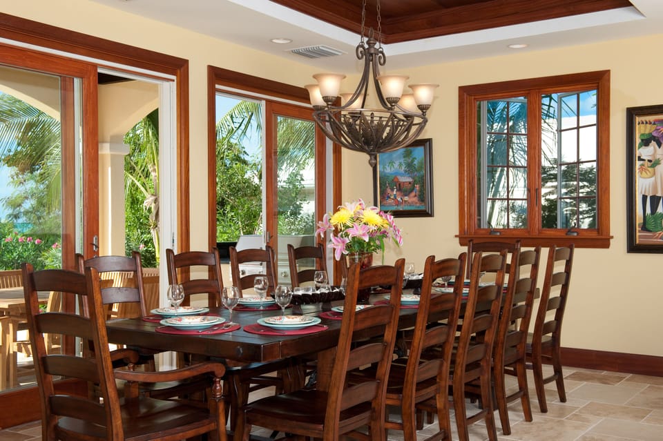 Dining room, seats 12