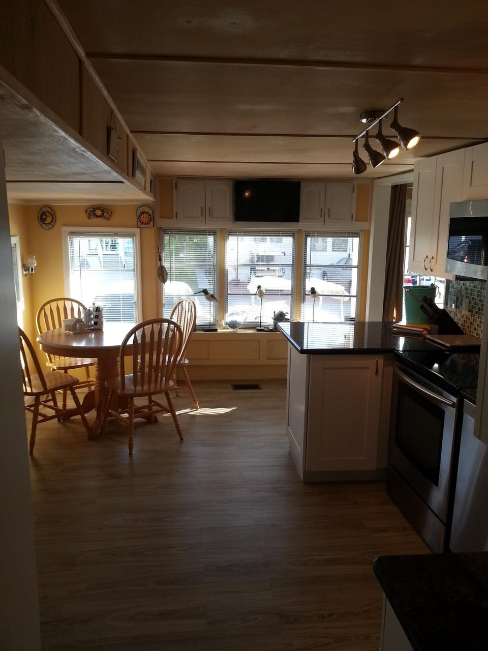 Eat in kitchen