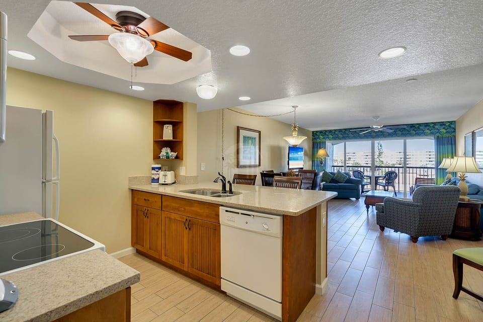 Professionally cleaned & spacious unit, sleeps 6.