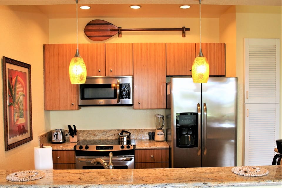 Coffee maker, blender, toaster, tea pot, bbq utensils...everything you need!