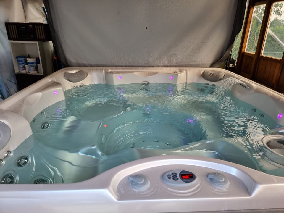 Indoor spa tub
