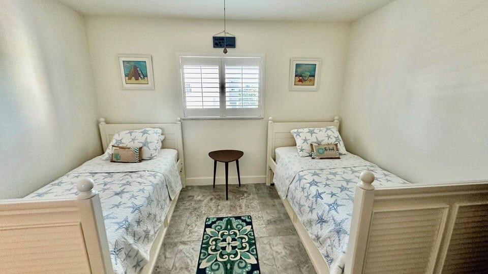 Twin bedroom with trundle. Sleeps 3.