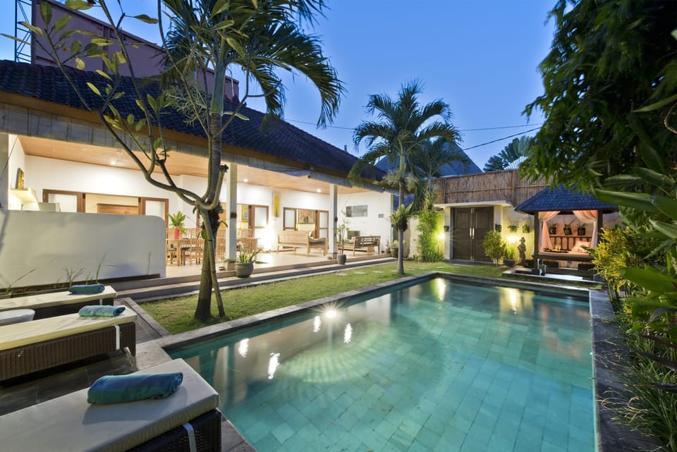 1. Pool night view