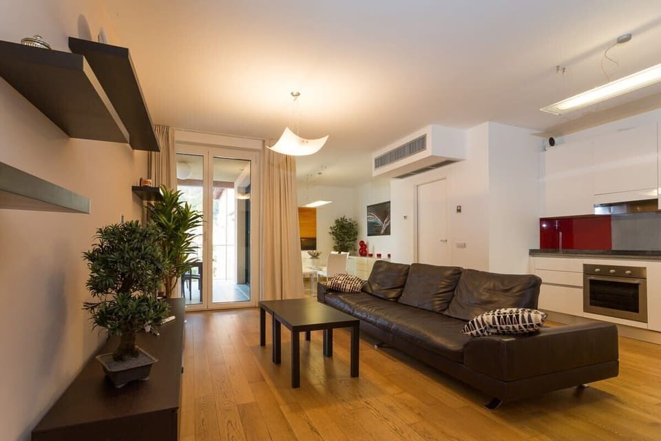 Large open plan living, dining and kitchen area