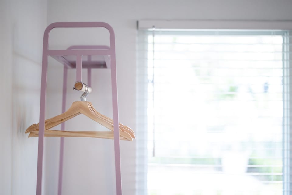 Minimal wire rack hanger