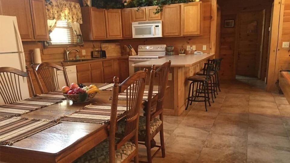 Open concept kitchen/ dining and living room area