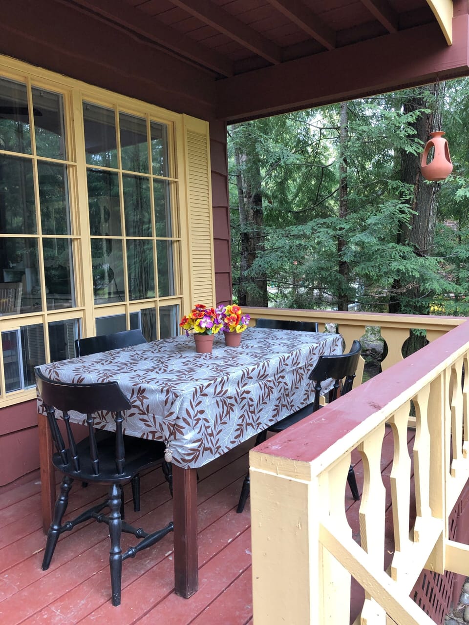 Main Deck Dining, Table Extends


