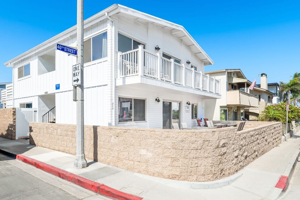 Situated on a corner lot and just one home from the sand, this listing pertains to the upper unit only. The lower 3bed/3ba can be booked simultaneously when available.
                
