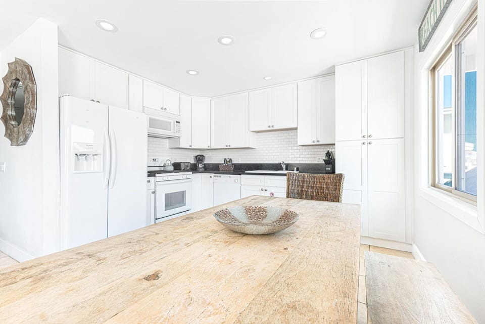 Kitchen is stocked with dishes, cooking, baking and meal prep gear. All standard large and small appliances included. Guests must provide their own food, drinks, spices, and condiments.
                