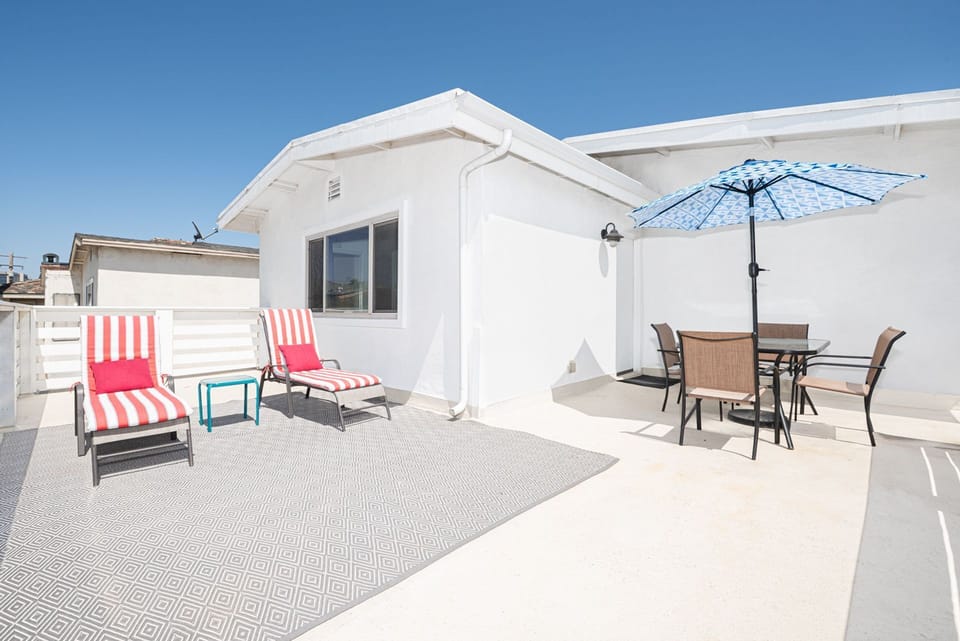 Relax and soak up the sunshine on the spacious and sunny rear deck
                