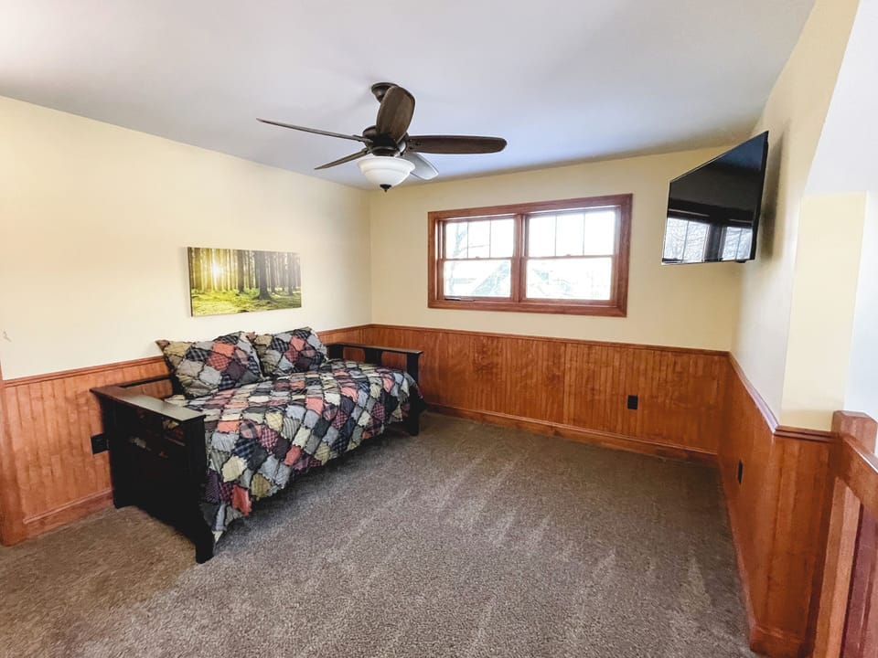 Third floor loft with smart TV and twin sized daybed