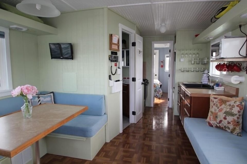 The settee (right) pulls out for a sleeper.