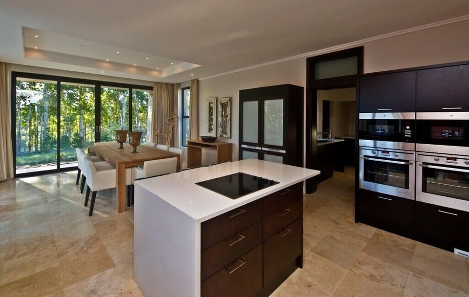 Kitchen & dining room