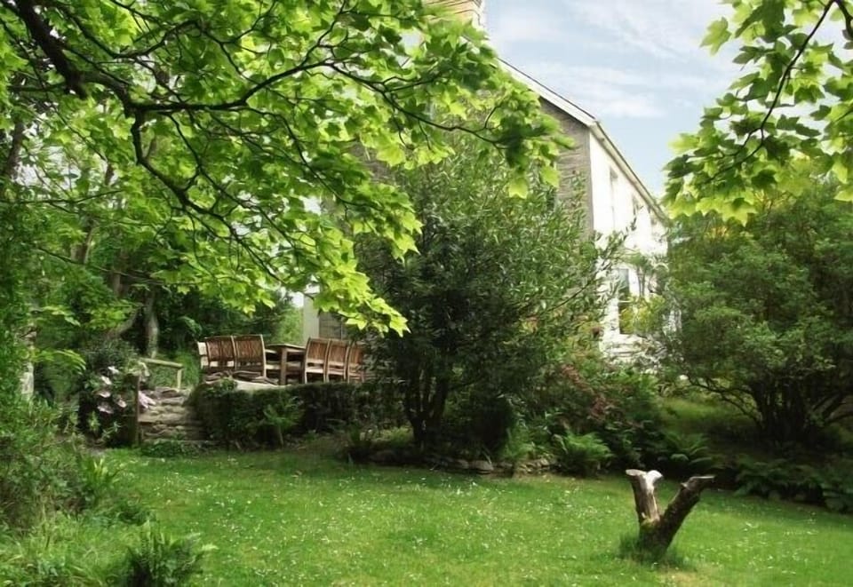 Garden & Outdoor Seating Area