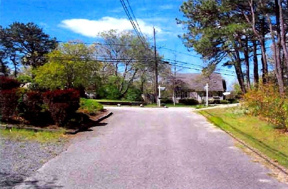 End-of-driveway view to right, toward entrance to street