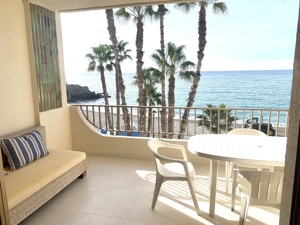 BIG TERRACE 20 M2 OVER COTOBRO BEACH ALL DAY SUNNY ,  SOUTH LOOKING, UP TO 6 PAX
