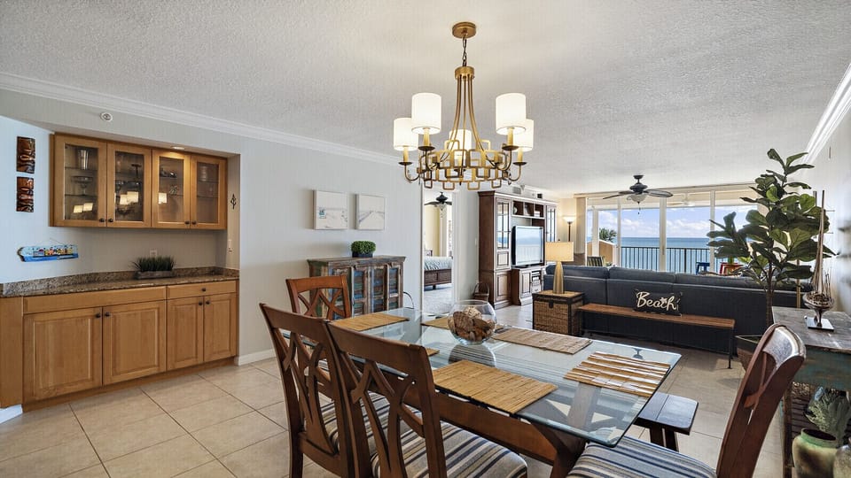 Bar off of the dining area