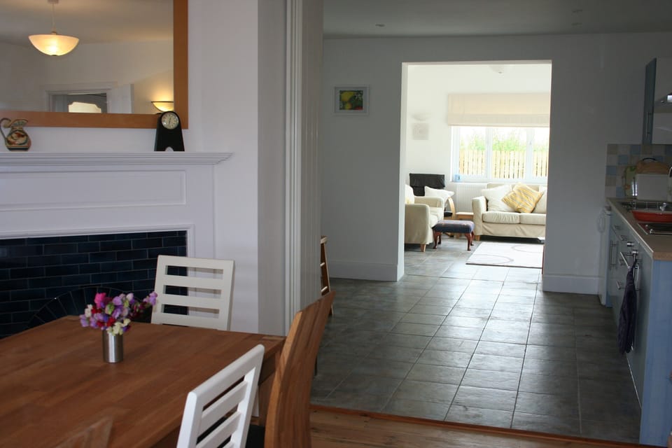 Dining through kitchen to living area. Easy wheelchair access.
