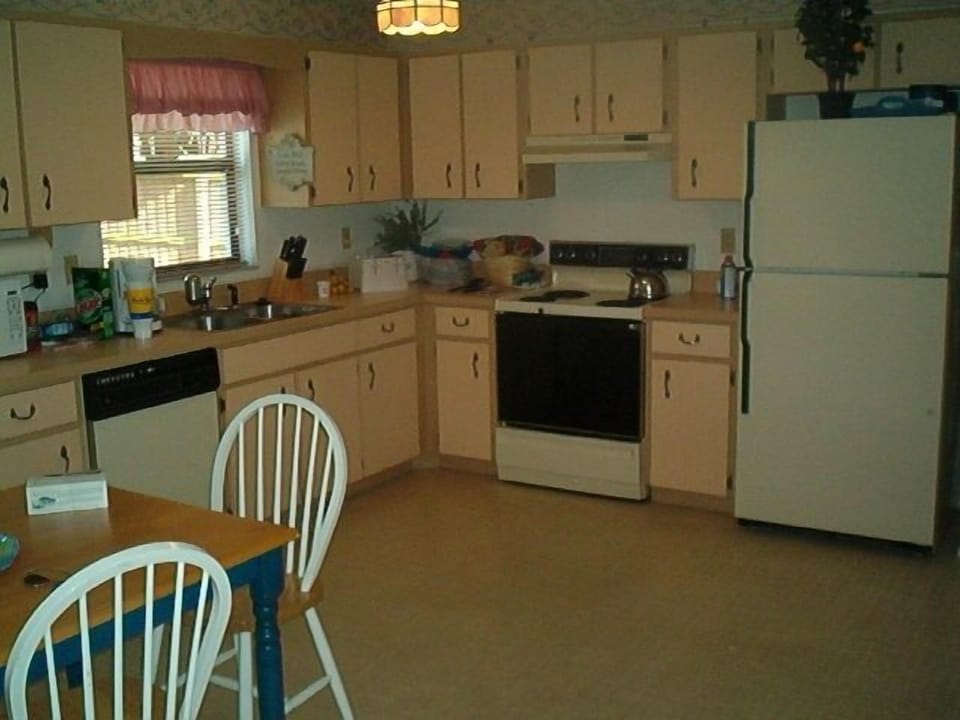 Large eat-in KItchen